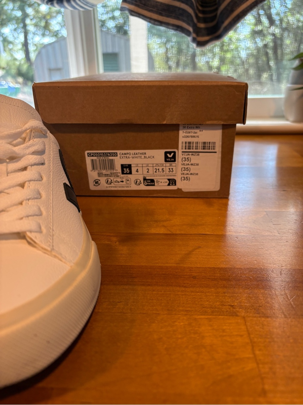 EUC Veja White Sneakers EU 35 with Black V Accent - Picture 6 of 8